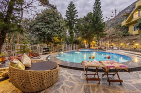 ELIVAAS Zephyr Crest Timberhilll Escape wih Pool, Tea House & Restro